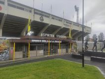 Fudbaler Bode Glimta Patrik Berg unuk legende kluba koji ima spomenik ispred stadiona