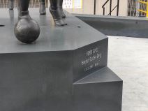 Fudbaler Bode Glimta Patrik Berg unuk legende kluba koji ima spomenik ispred stadiona