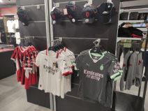 Fan shop Intera i Milana (3).jpg