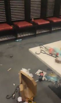 smeće u svlačionicama  (4).jpg