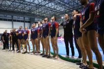 Vaterpolisti Novog Beograda slušaju intoniranje himne Srbije Bože pravde