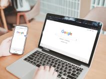 Google _ laptop _ telefon _ Foto Shutterstock.jpg