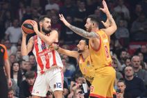 OLIMPIJAKOS  - - ZVEZDA (6).JPG