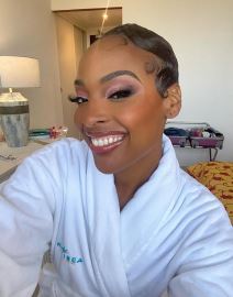 Nova mis Francuske je stjuardesa a zbog godina se upisala u istoriju