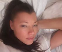 Umrla poznata pevačica, otac pronašao njeno beživotno telo ispod prozora