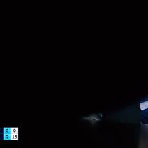 Mark Maden pokriva kameru (1).jpg