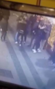 Tuča tinejdžera ispred pekare (4).jpg