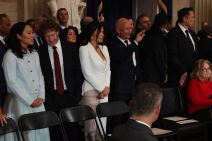 Polaganje zakletve Trampa i Vensa na Kapitolu SAD (1).jpg