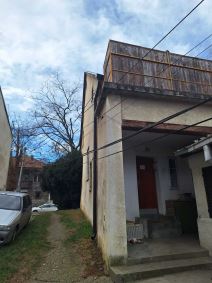 KUĆA U KOJOJ JE SIN UBIO MAJKU NA VOŽDOVCU (5).jpg