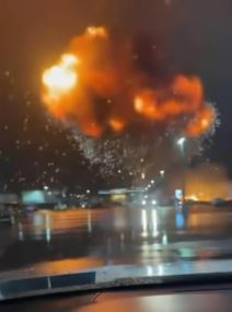 Trenutak eksplozije nakon pada medicinskog transportnog aviona u Filadelfiji