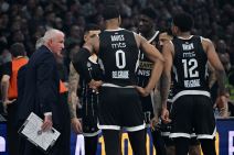 Željko Obradović sa košarkašima Partizana