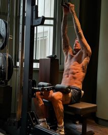 Dejvid Bekam bez majice