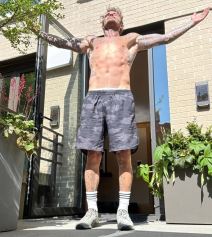 Dejvid Bekam bez majice