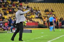 Segundo Kastiljo  u odelu vodi utakmicu