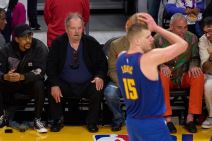 Džek Nikolson gleda Nikolu Jokića