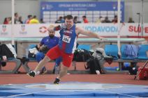 Armin Sinančević baca kuglu