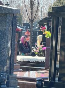 Jelena Karleuša sa prosjakinjom (4).jpg