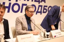 Vučić obraćanje (1).jpg