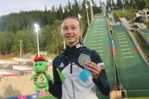 Nika Prevc sa medaljom