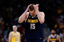 Srpski košarkaš Nikola Jokić u dresu Denvera.