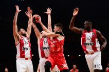 Olimpijakos - Crvena zvezda.jpg