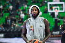 Matijas Lesor  na zagrevanju u OAKA areni