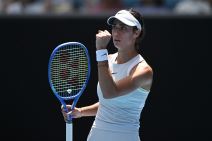 Olga Danilović u meču protiv Paule Badose na Australijan openu