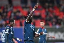 Šerif Endijaje daje gol za Zvezdu protiv Vojvodine.