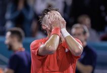 Jakub Mensik Novak Đoković 4.jpg