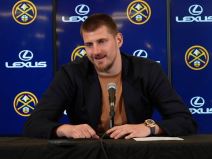 Nikola Jokić reakcija na reči Entonija Edvardsa.