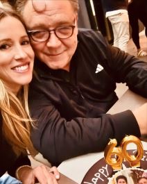 Rasel Krou sa drugom ženom