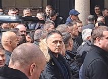 Bivši muž Maje Marijane na sahrani Željka Rutovića (3).jpg