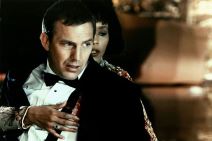 Kevin Kostner Vitni Hjuston Telohranitelj (1).jpg