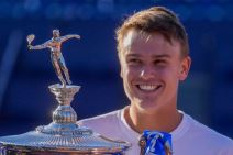 Holger Rune sa trofejom turnira u Barseloni