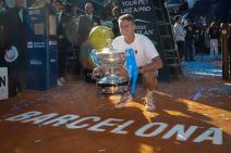 Holger Rune sa trofejom turnira u Barseloni