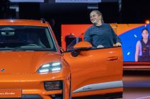 Jelena Ostapenko letonska teniserka ispred Poršea