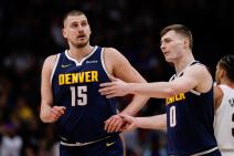 Nikola Jokić i Kristijan Braun na utakmici Denvera