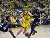 Marko Gudurić na meču protiv Pariza
