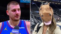 Nikola Jokić i navijači prerušeni u konje.