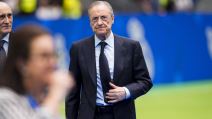 Florentino Perez predsednik Reala namešta kravatu