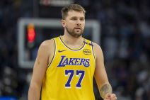Luka Dončić u dresu L.A. Lejkersa.