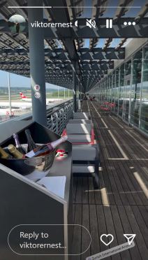 Viktor Živojinović Lepa Brena u avionu 4.jpg