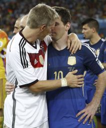 Lionel Mesi teši Bastijana Švajntštajger