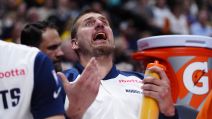 Nikola Jokić na klupi Denvera