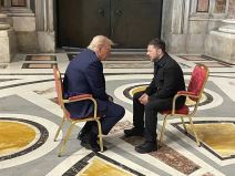 Donald Tramp i Vladimir Zelenski na sastanku u Vatikanu