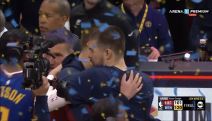 Nikola Jokić sa Bogdanom Bogdanovićem i Ivicom Zubcem posle sedmog meča plej-of serije Denvera i Klipersa