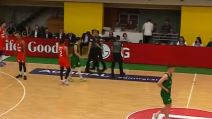 Čovek sa fantomkom na utakmici Krka Cedevita Olimpija
