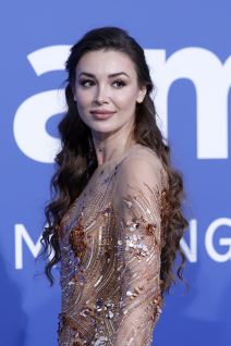 Lara Leito se smeje pred kamerama