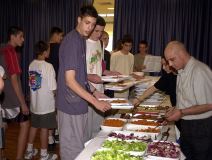 Dragan Labović i Nemanja Aleksandrov na ručku na kampu u Trevizu 2001.