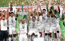 Hari Kejn sa trofejom Bundeslige 2.jpg